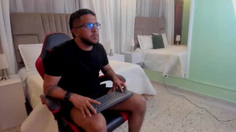 Thom Houston online show from 11-19-25, 03:50