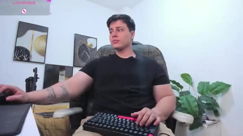 Snapshot of thom_ohtani chatting on 09-26-25, 02:26 thom_ohtani online show from 09-26-25, 02:26