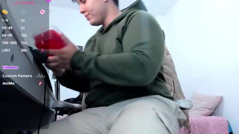 Snapshot of thom_ohtani chatting on 10-19-25, 01:39 thom_ohtani online show from 10-19-25, 01:39