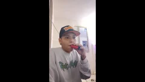 Snapshot of thomas27f chatting on 10-23-25, 02:44 thomas27f online show from 10-23-25, 02:44