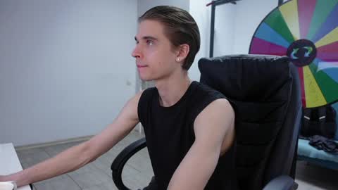 Snapshot of thomas_brons chatting on 06-02-26, 05:15 THOMAS BRONS online show from 06-02-26, 05:15