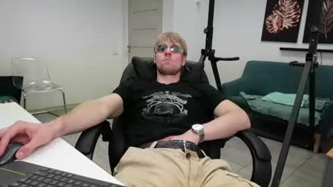Snapshot of thomas_brons chatting on 06-26-26, 07:35 THOMAS BRONS online show from 06-26-26, 07:35