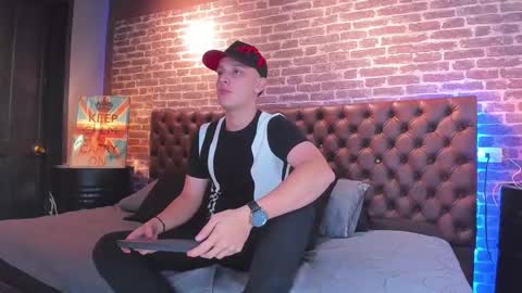 Snapshot of thomas_may4rs chatting on 02-20-25, 04:18 ---Thomas--- online show from 02-20-25, 04:18