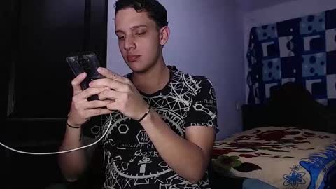 Snapshot of thomas_may4rs chatting on 11-01-25, 12:23 ---Thomas--- online show from 11-01-25, 12:23