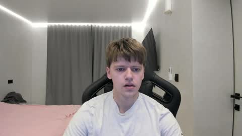 Snapshot of thomas_shelbivip chatting on 04-07-26, 02:01 Tomas online show from 04-07-26, 02:01
