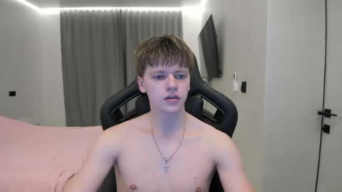 Snapshot of thomas_shelbivip chatting on 04-10-26, 06:23 Tomas online show from 04-10-26, 06:23