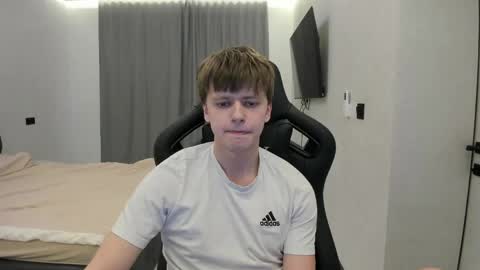 Snapshot of thomas_shelbivip chatting on 04-24-26, 02:19 Tomas online show from 04-24-26, 02:19