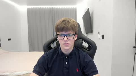 Snapshot of thomas_shelbivip chatting on 04-29-26, 04:11 Tomas online show from 04-29-26, 04:11