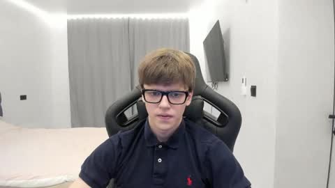 Snapshot of thomas_shelbivip chatting on 04-29-26, 05:30 Tomas online show from 04-29-26, 05:30