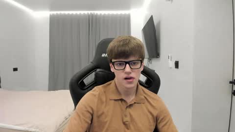 Snapshot of thomas_shelbivip chatting on 04-30-26, 04:13 Tomas online show from 04-30-26, 04:13