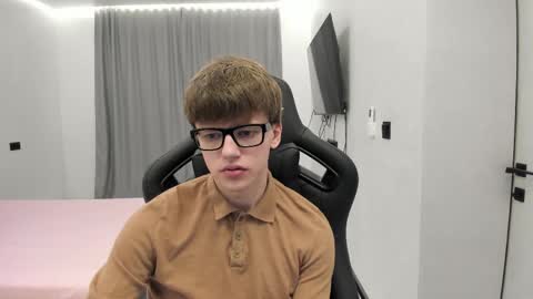 Snapshot of thomas_shelbivip chatting on 05-07-26, 07:41 Tomas online show from 05-07-26, 07:41