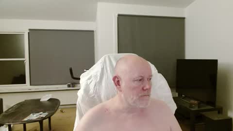 Snapshot of thomash32 chatting on 09-11-25, 10:21 thomash32 online show from 09-11-25, 10:21