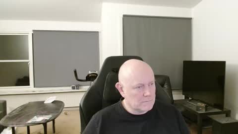 thomash32 online show from 09-13-25, 07:13