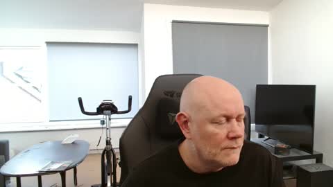 Snapshot of thomash32 chatting on 09-17-25, 07:43 thomash32 online show from 09-17-25, 07:43