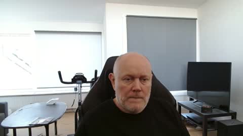 thomash32 online show from 09-25-25, 08:51