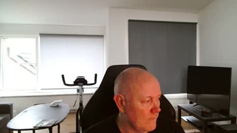 thomash32 online show from 10-07-25, 07:16