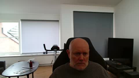 Snapshot of thomash32 chatting on 10-20-25, 09:43 thomash32 online show from 10-20-25, 09:43