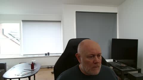 Snapshot of thomash32 chatting on 10-26-25, 09:48 thomash32 online show from 10-26-25, 09:48