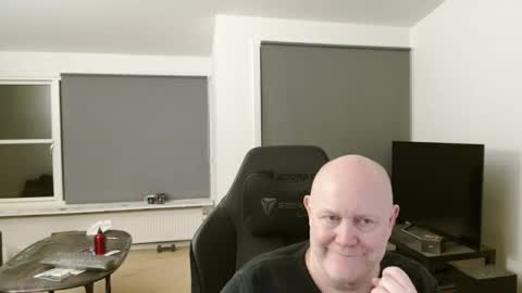 thomash32 online show from 11-02-25, 10:45