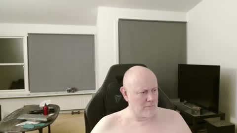 thomash32 online show from 11-05-25, 11:49