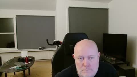 Snapshot of thomash32 chatting on 11-12-25, 05:02 thomash32 online show from 11-12-25, 05:02