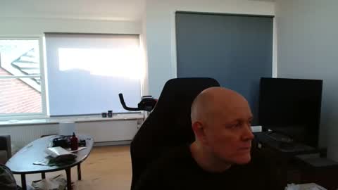 Snapshot of thomash32 chatting on 11-17-25, 12:22 thomash32 online show from 11-17-25, 12:22