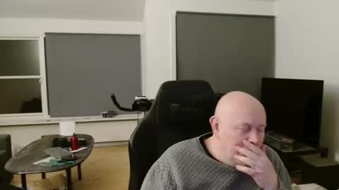 Snapshot of thomash32 chatting on 11-18-25, 09:30 thomash32 online show from 11-18-25, 09:30