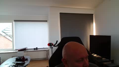 Snapshot of thomash32 chatting on 11-26-25, 01:34 thomash32 online show from 11-26-25, 01:34