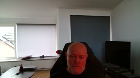 Snapshot of thomash32 chatting on 12-01-25, 01:49 thomash32 online show from 12-01-25, 01:49