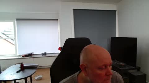 Snapshot of thomash32 chatting on 12-02-25, 10:31 thomash32 online show from 12-02-25, 10:31