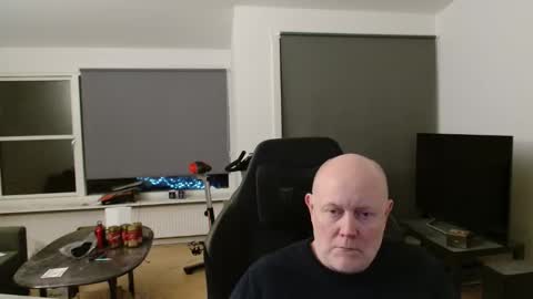 Snapshot of thomash32 chatting on 12-13-25, 10:48 thomash32 online show from 12-13-25, 10:48