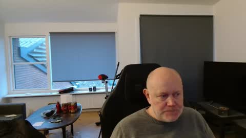 Snapshot of thomash32 chatting on 12-17-25, 02:01 thomash32 online show from 12-17-25, 02:01