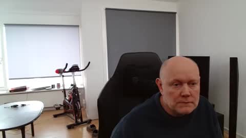 Snapshot of thomash32 chatting on 02-06-26, 12:19 thomash32 online show from 02-06-26, 12:19