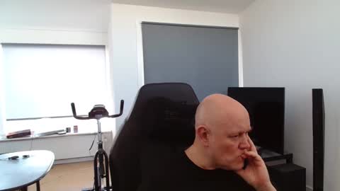 Snapshot of thomash32 chatting on 02-14-26, 11:51 thomash32 online show from 02-14-26, 11:51