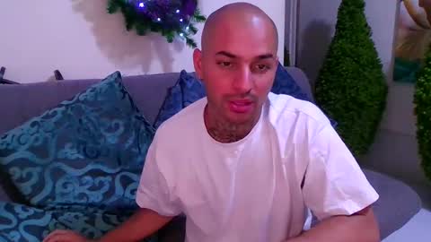 Snapshot of thomassmith2023 chatting on 12-14-24, 09:13 thomas smith online show from 12-14-24, 09:13