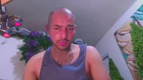 Snapshot of thomassmith2023 chatting on 02-21-25, 01:55 thomas smith online show from 02-21-25, 01:55