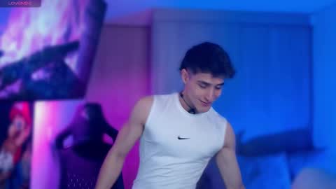 Snapshot of thomklein chatting on 02-25-26, 07:23 Thom Klein online show from 02-25-26, 07:23