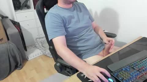 Snapshot of thommy2008 chatting on 09-12-25, 10:59 thommy2008 online show from 09-12-25, 10:59