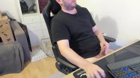 Snapshot of thommy2008 chatting on 10-07-25, 06:21 thommy2008 online show from 10-07-25, 06:21