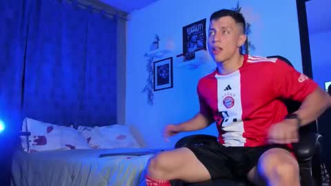 Snapshot of thomsevery chatting on 10-31-25, 11:39 Thoms Every online show from 10-31-25, 11:39