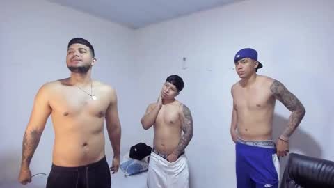 Snapshot of thomson_hot01 chatting on 09-27-25, 05:23 thomson_hot01 online show from 09-27-25, 05:23