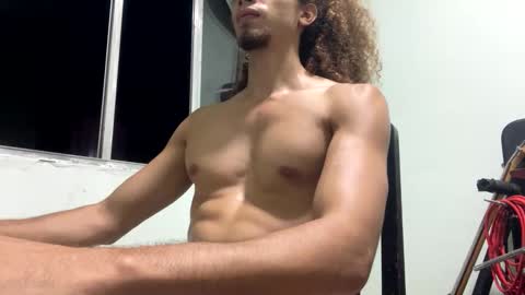 Snapshot of thorerotic chatting on 02-25-25, 01:09 thorerotic online show from 02-25-25, 01:09