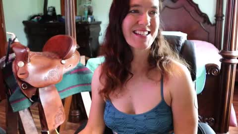 Snapshot of thornbury_rose chatting on 04-19-26, 07:16 ThornburyRose online show from 04-19-26, 07:16