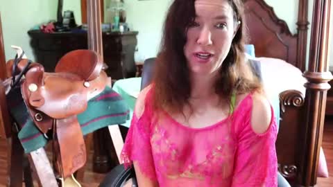 Snapshot of thornbury_rose chatting on 04-23-26, 04:53 ThornburyRose online show from 04-23-26, 04:53