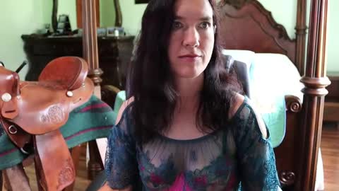 Snapshot of thornbury_rose chatting on 04-30-26, 05:52 ThornburyRose online show from 04-30-26, 05:52