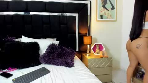 Snapshot of thriana_moon chatting on 07-05-26, 04:30 thriana online show from 07-05-26, 04:30