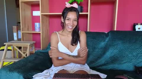 tia_j online show from 09-21-25, 11:45