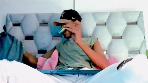 tiago_xxx_ online show from 10-26-25, 09:21