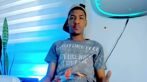 tiago_xxx_ online show from 11-09-25, 08:51