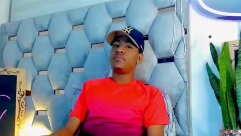 tiago_xxx_ online show from 11-14-25, 02:43